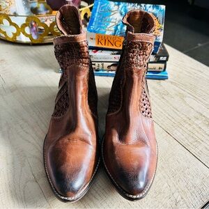 Seychelles Women’s Size 9.5 Brown Leather Ankle Boots Double Zip